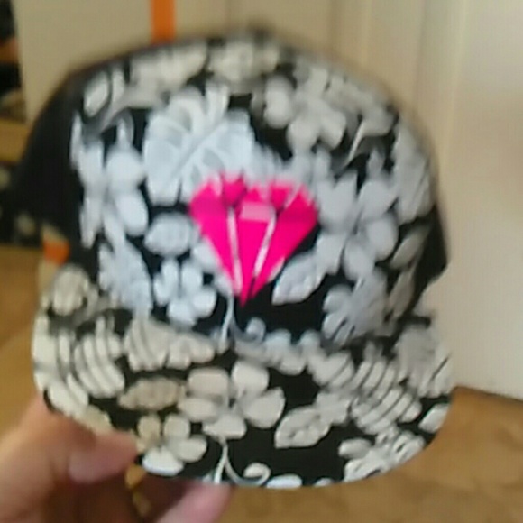 Diamond Hat - Picture 4 of 4